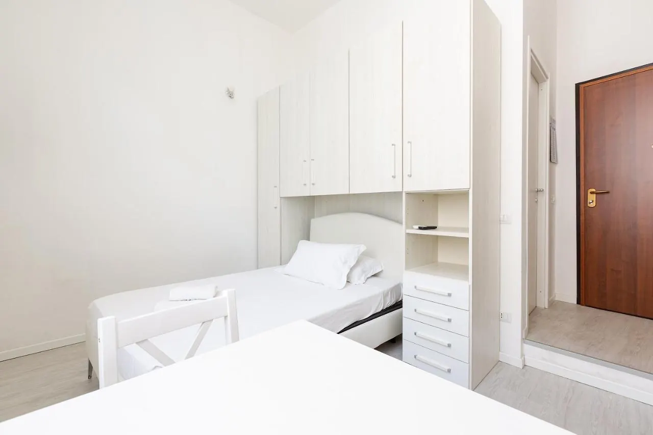 Milano Niguarda Tiny Studio 0*, ميلان